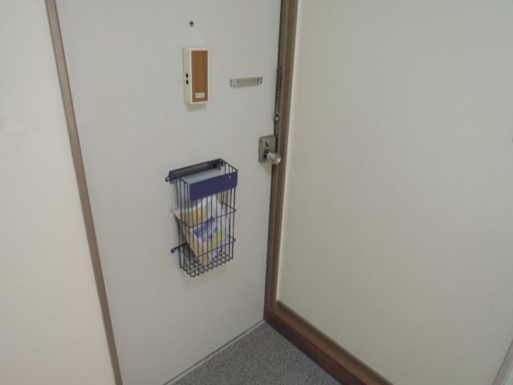 ハイツベガの玄関