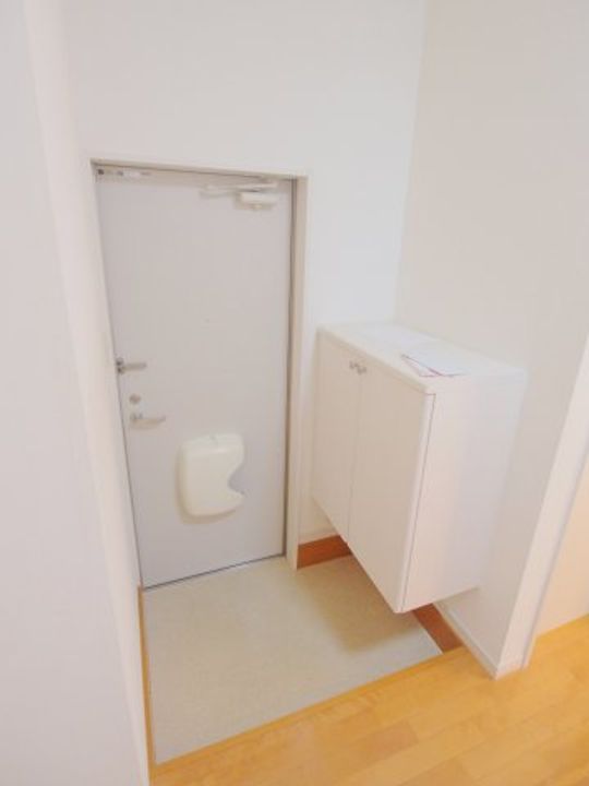 波田ビル5の玄関