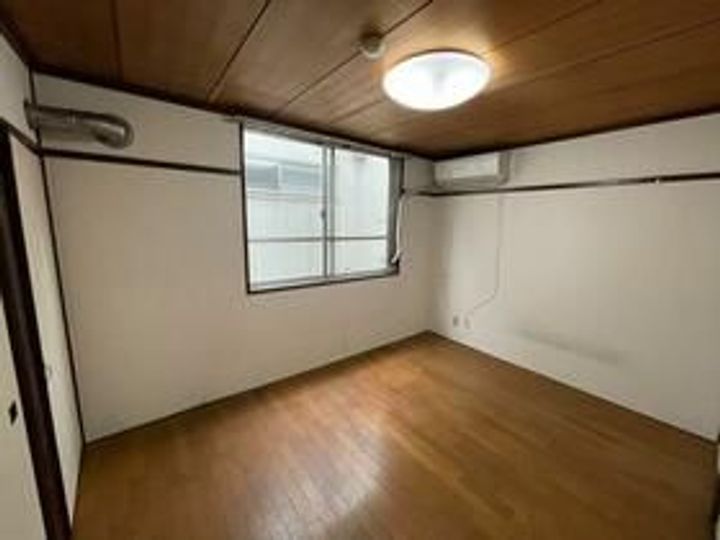 大和ビル院内の居間