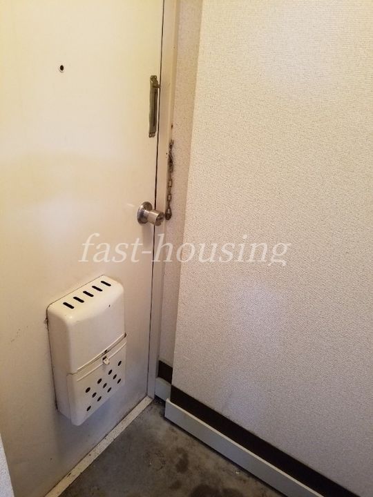 ダイヤハイツ3号館の玄関