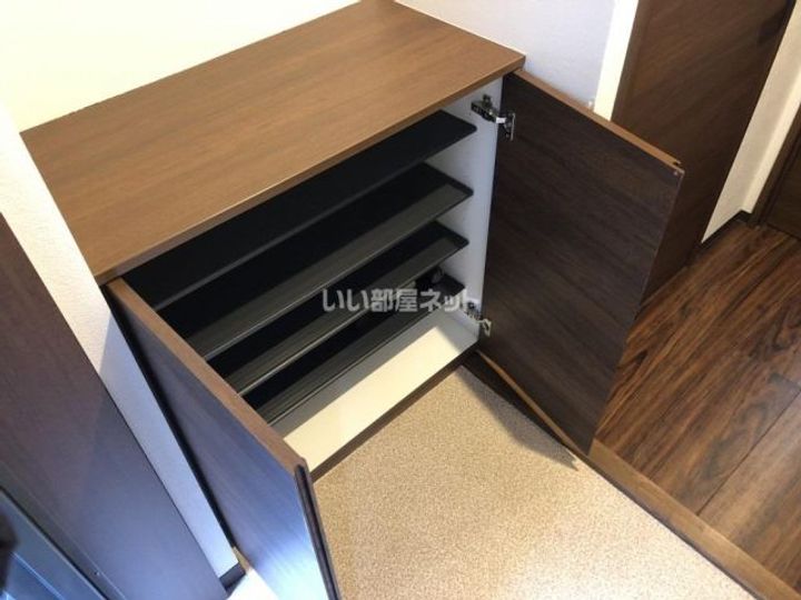 京都府向日市寺戸町西野辺(マンション)の賃貸物件の玄関