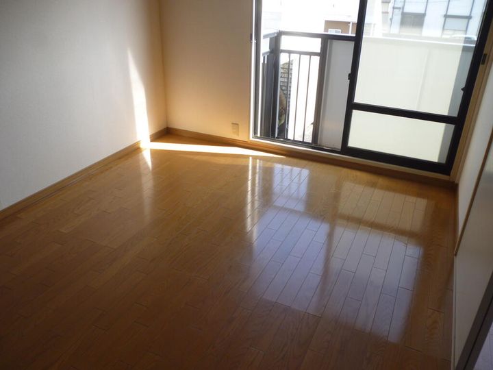 メゾンタチIの居間