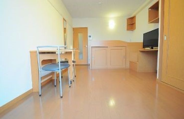 沖縄県中頭郡北谷町字上勢頭(アパート)の賃貸物件の居間