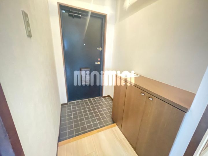 ハイツレフィナードの玄関