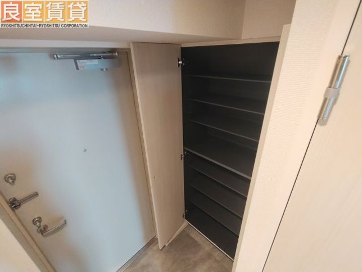 ヴィルクレア桜山の玄関