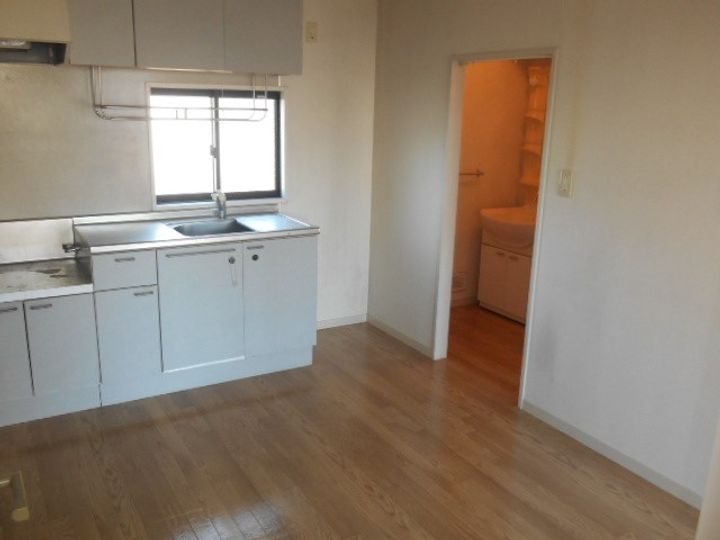 ヒルトップ金沢文庫IIの居間