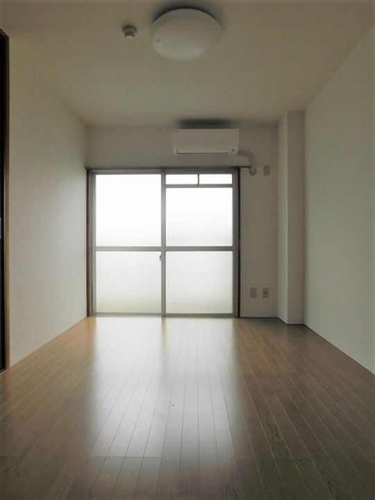 四国洋行ハイツの居間