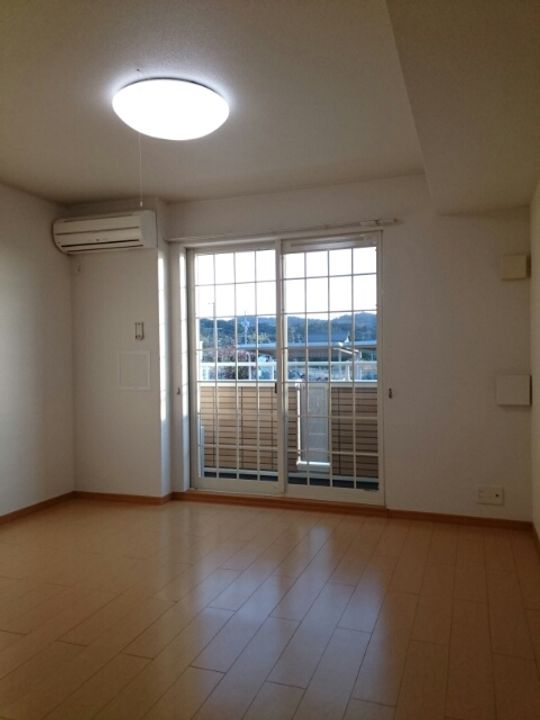 静岡県浜松市浜名区細江町気賀(アパート)の賃貸物件の居間