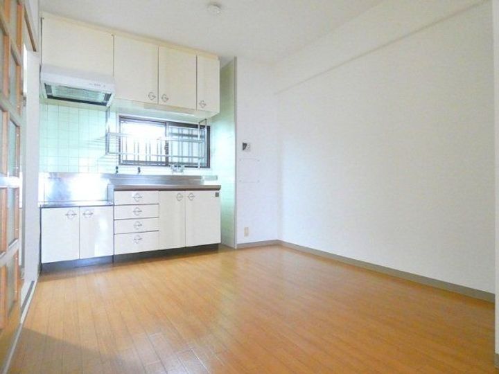 ロイヤルハイツ高井田の居間