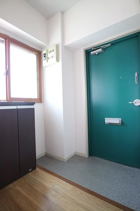 タカハシビルの玄関