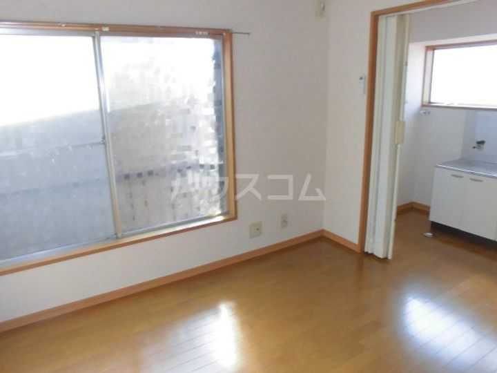 岡村アパートの居間