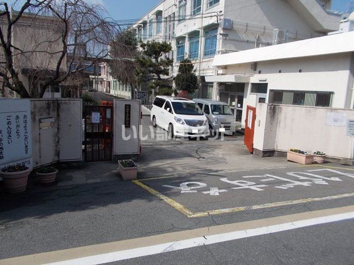 京都府京都市下京区西七条北衣田町の賃貸マンションの周辺