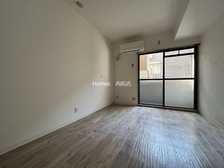 ヤングヴィレッジ嵯峨の居間