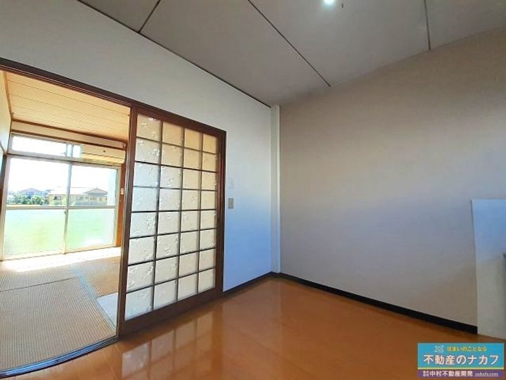 柏原アパートの居間