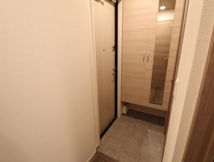 D ROOM西熊本駅の玄関
