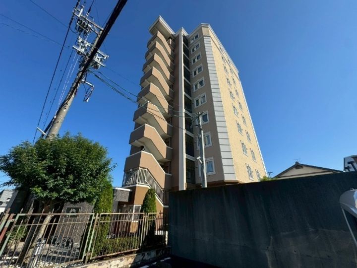 三重県鈴鹿市岡田2(マンション)の賃貸物件の外観