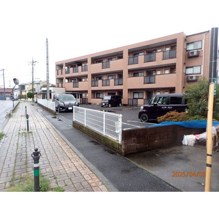 埼玉県草加市長栄2(マンション)の賃貸物件の外観