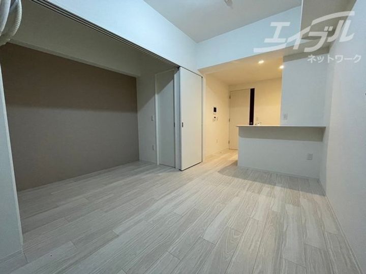 セレニテ新大阪グランデミリューの居間