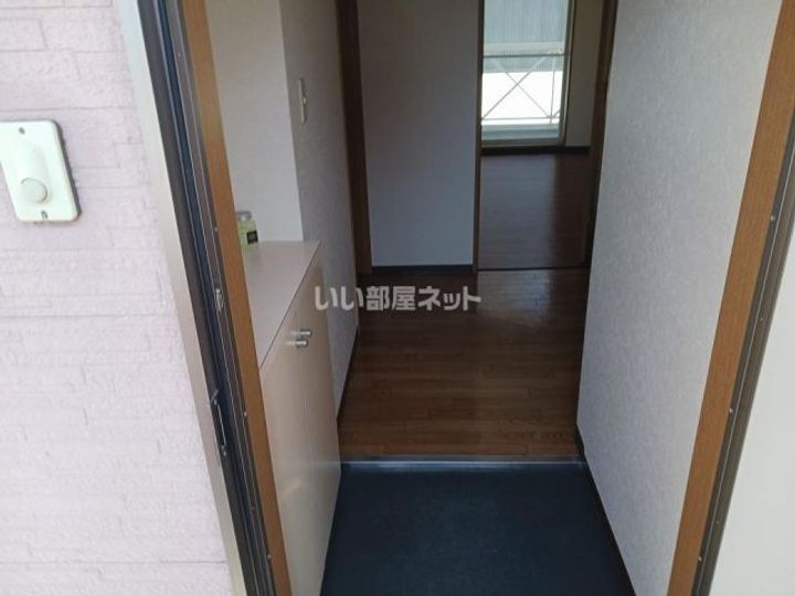 N3(エヌスリー)の玄関