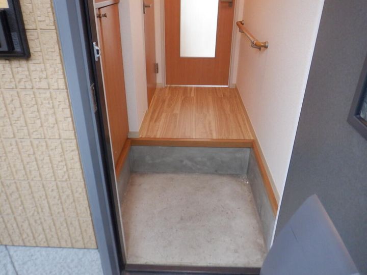バリュージュ駅西の玄関