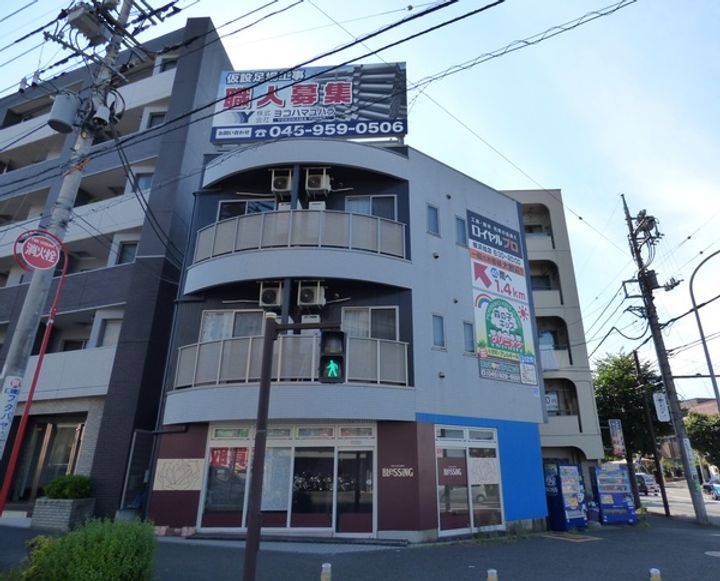 イースト中山の外観