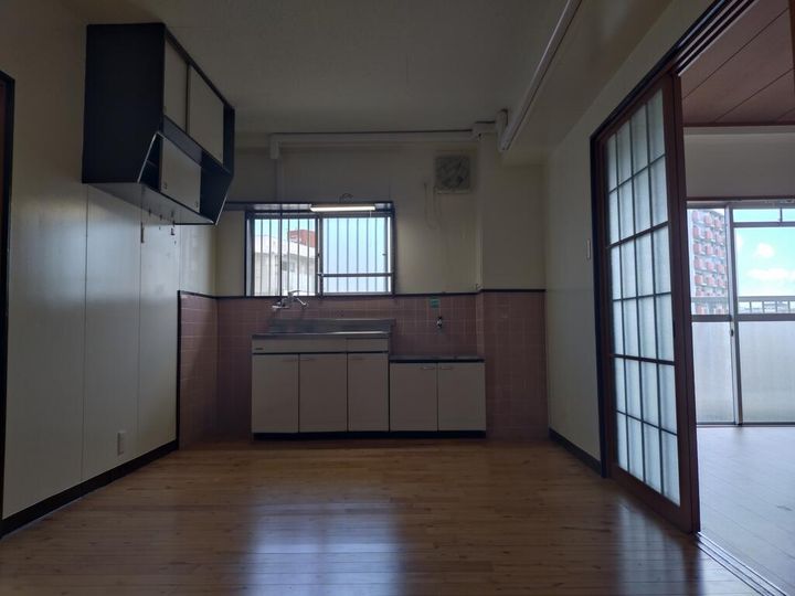 岡本ハイツ(3LDK)の居間