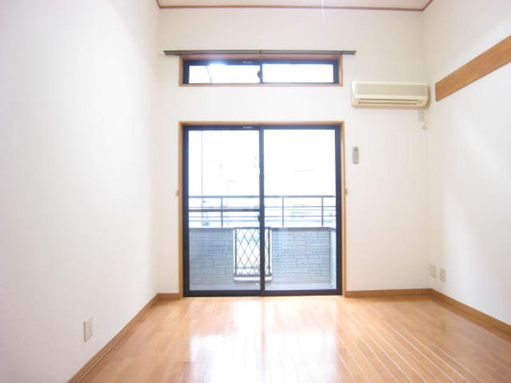 シャローム八乙女の居間