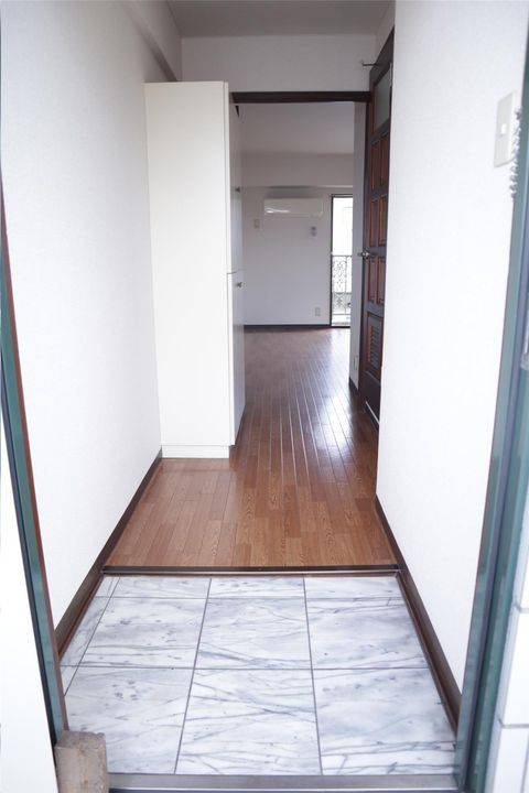 安藤ハイツの玄関