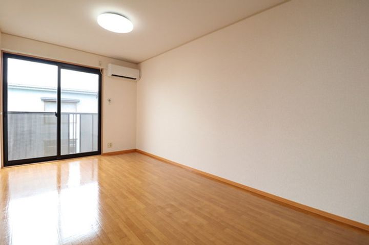 ロイヤルタウン寺町 参番館の居間