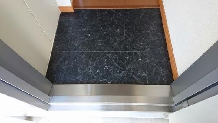 レオパレス前浜の玄関