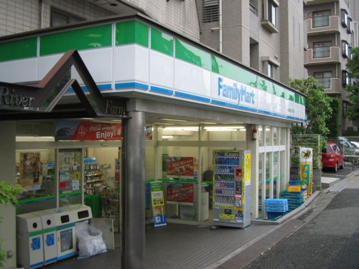 メゾンドヴェールの周辺