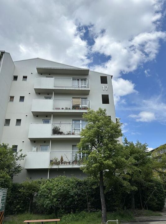 リバーサイドともぶち第一住宅17号棟の外観