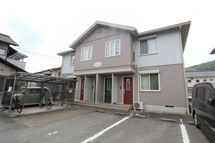 岡山県倉敷市吉岡の賃貸アパートの外観