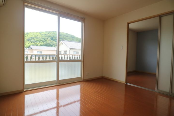 岡山県倉敷市吉岡の賃貸アパートの居間