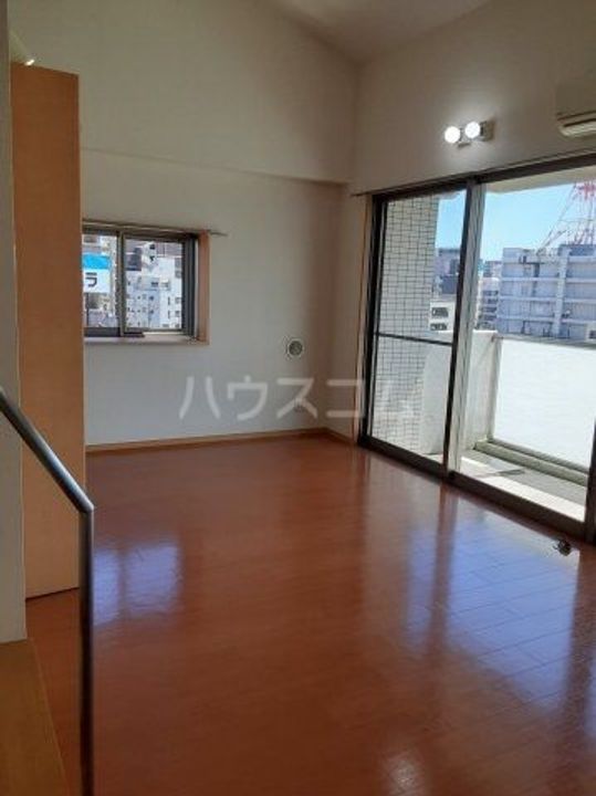 アーク松の木通りの居間