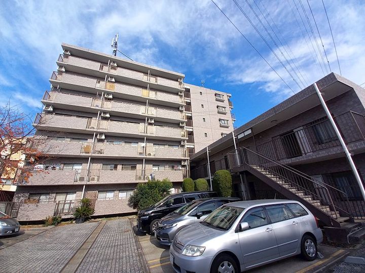 西山第9ビルエルム大倉山の外観