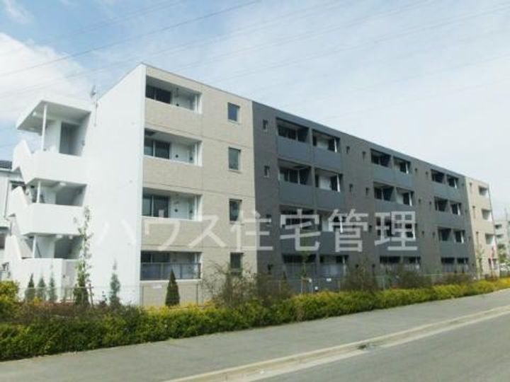 大阪府高槻市芝生町3(マンション)の賃貸物件の外観