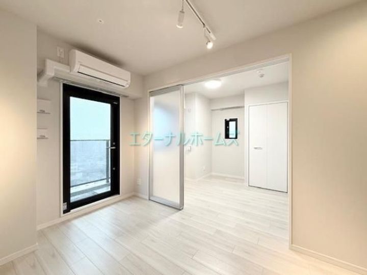 La Perla Yotsuyaの居間