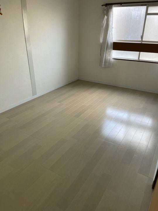 栖雅(せいが)アパートの居間