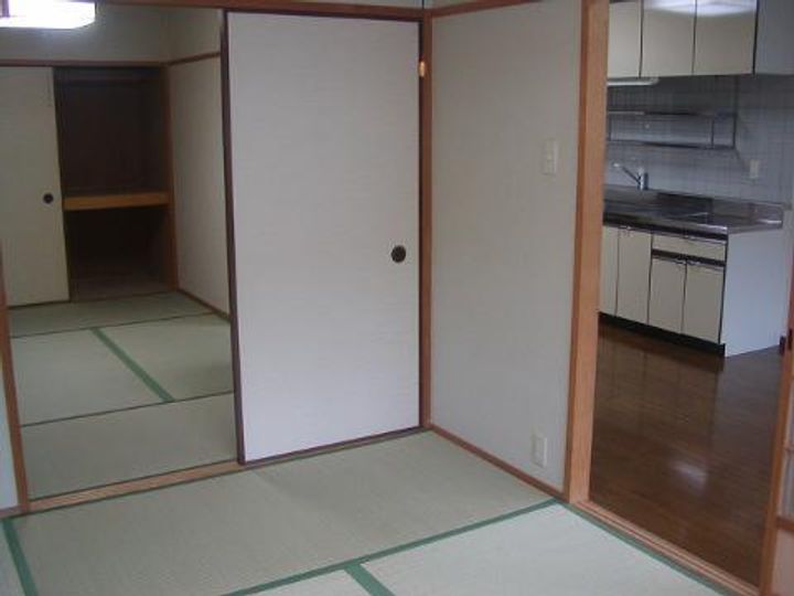 愛媛県宇和島市丸穂町1(マンション)の賃貸物件の居間