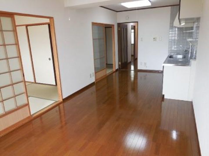 愛媛県宇和島市丸穂町1(マンション)の賃貸物件の居間