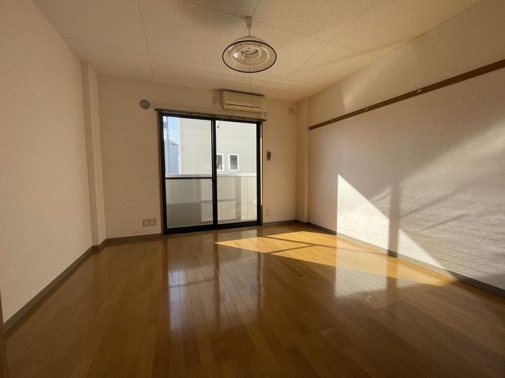 レインボ-ウエスト南館の居間