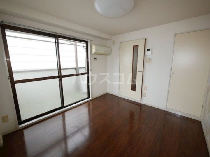 ガーデンスクエア国立の居間