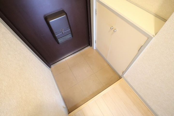 朝日ビルの玄関
