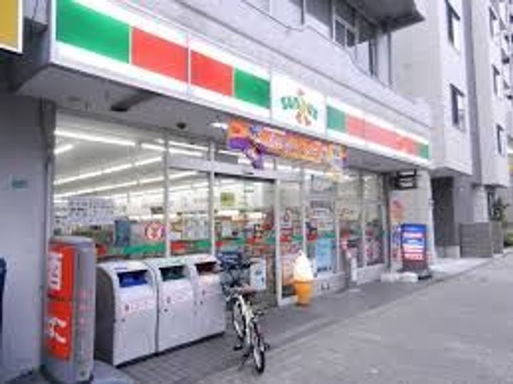 フラット・ミタニの周辺