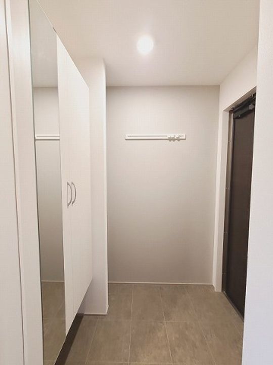 ドッグラン&EVスタンド付築浅物件 『カスタリア』の玄関