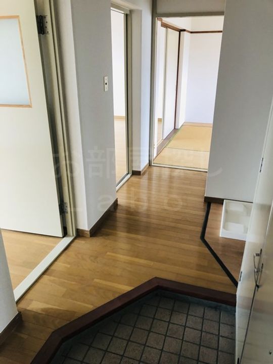 神奈川県小田原市久野(マンション)の賃貸物件の玄関