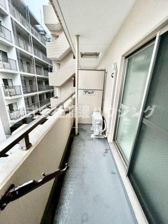 GROOVE江坂の内装