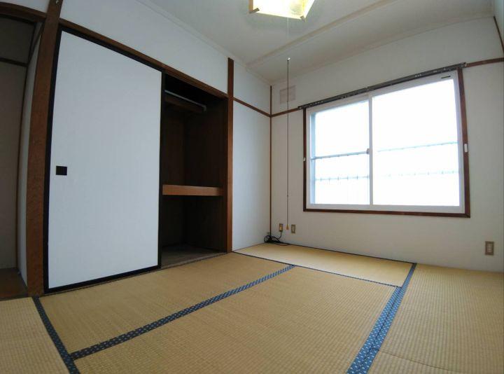 春採ハイツの居間