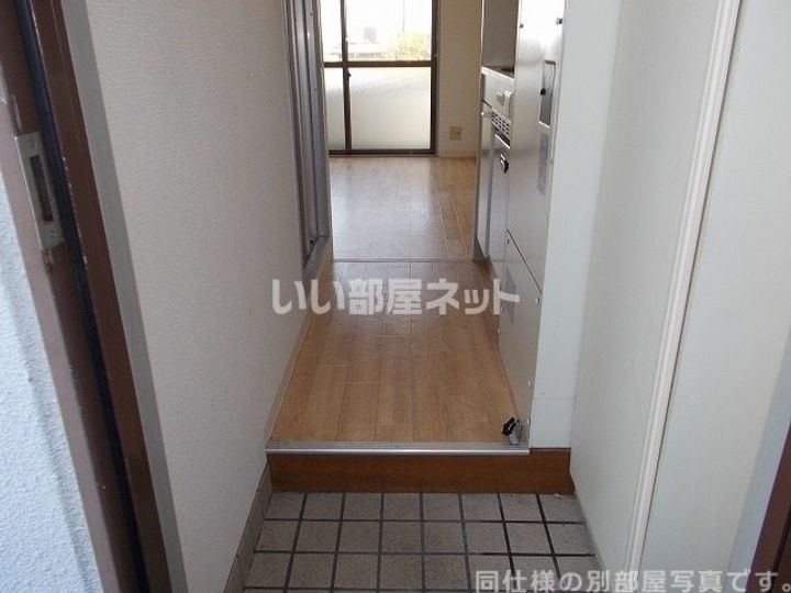 大阪府大東市北条7(マンション)の賃貸物件の玄関